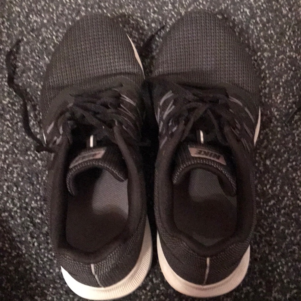 Nike running sneakers size 8 - Picture 3 of 11
